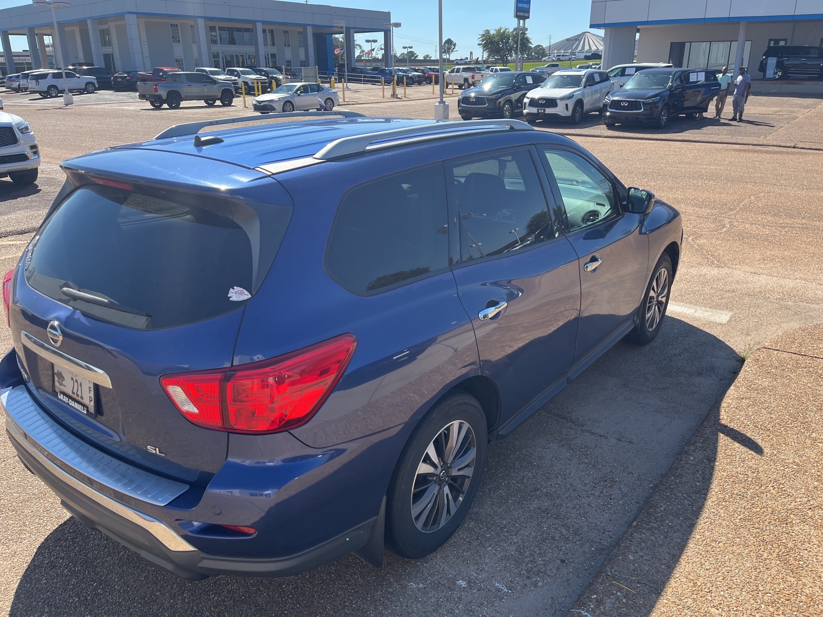 2017 Nissan Pathfinder SL photo 4