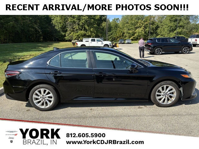 2023 Toyota Camry LE photo 3