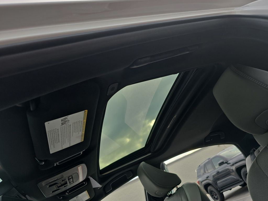 2025 Toyota Camry SE photo 29