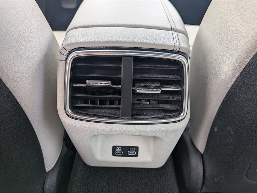 2025 Genesis G70 2.5T photo 13