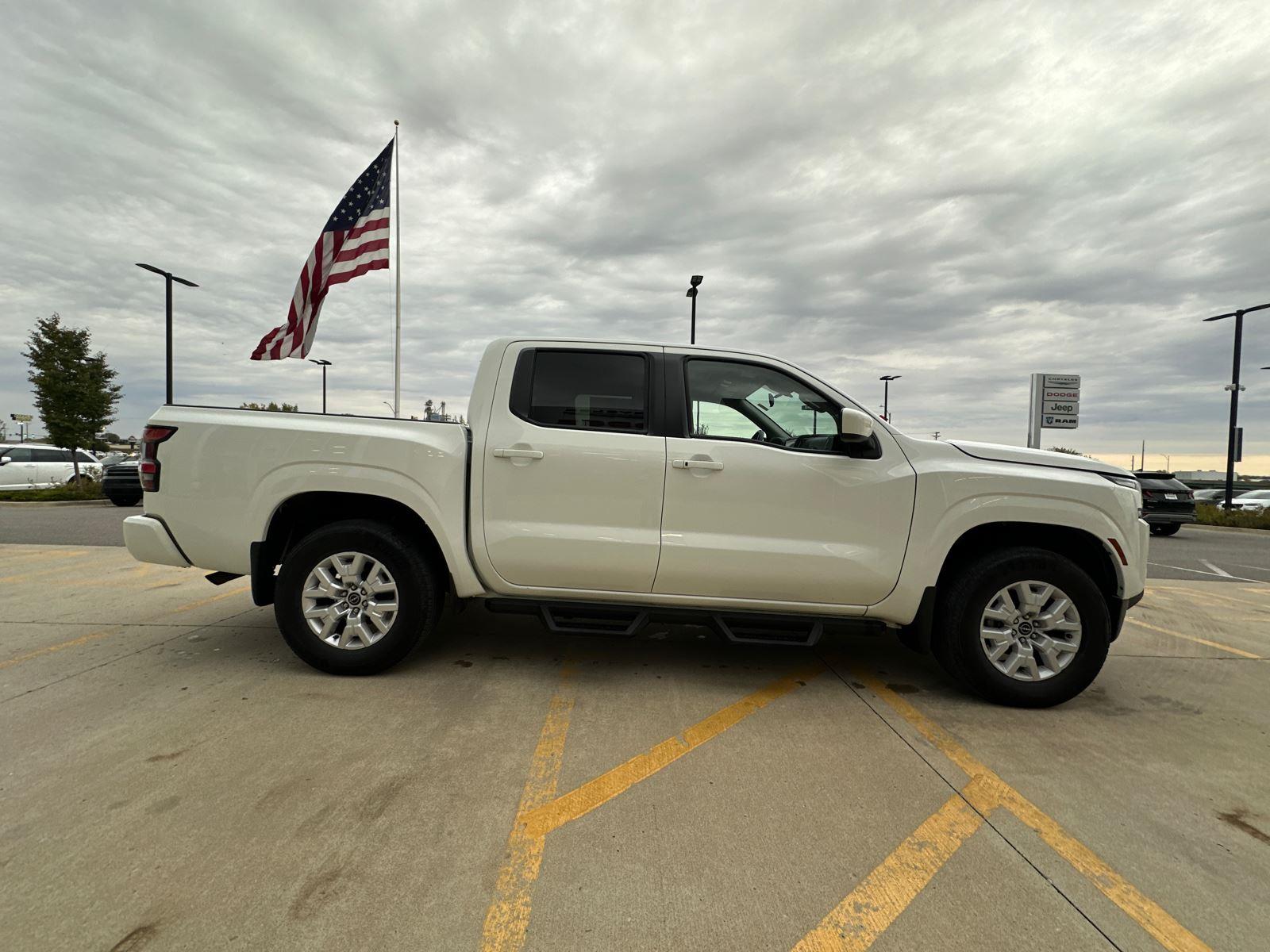 2022 Nissan Frontier SV photo 3