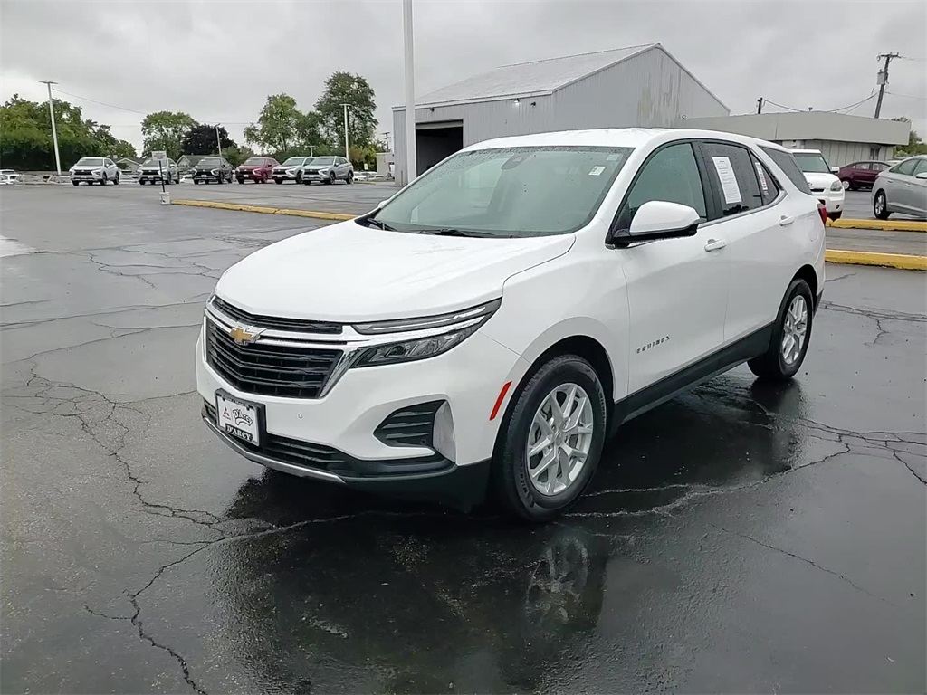 2022 Chevrolet Equinox LT photo 2