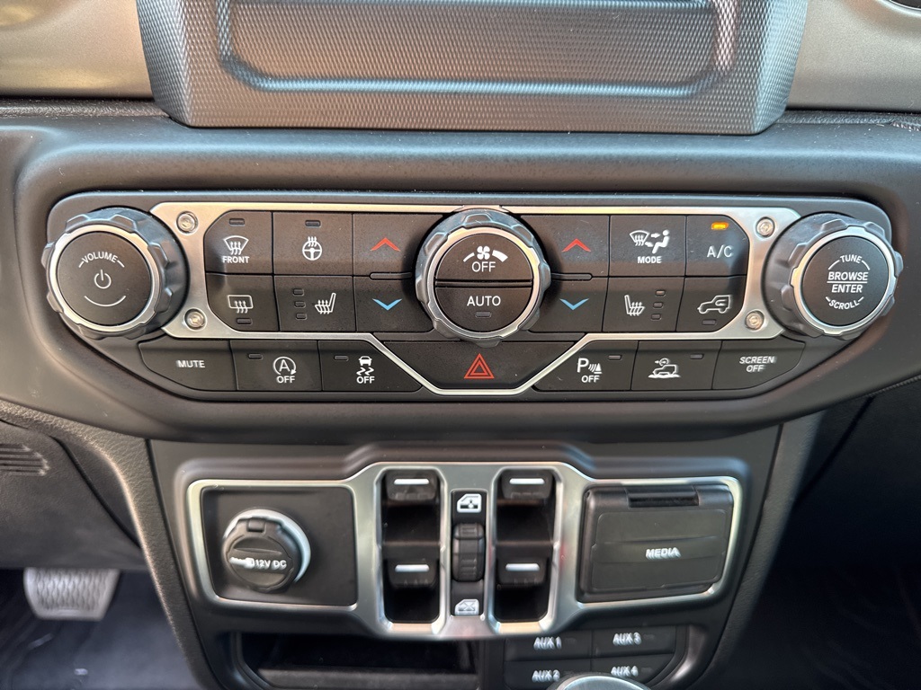 2021 Jeep Gladiator Willys photo 32