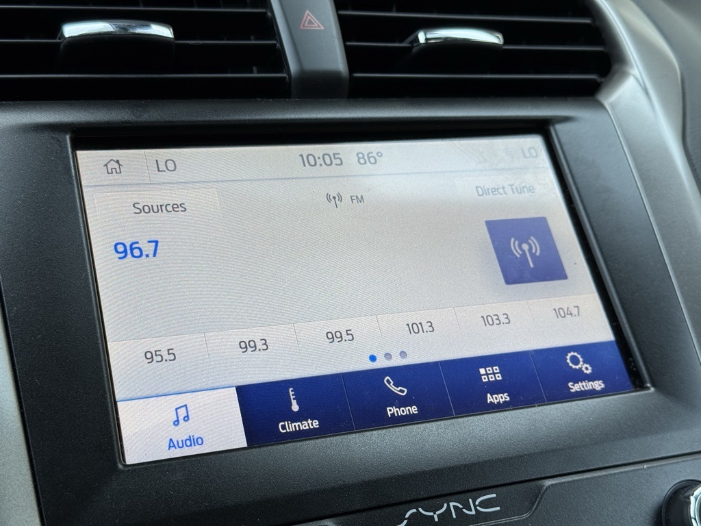 2020 Ford Fusion SEL photo 25