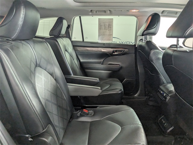 2022 Toyota Highlander Platinum photo 21