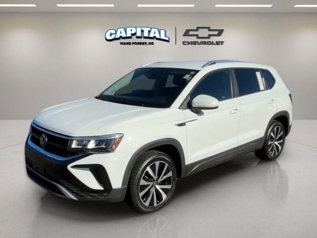 2024 Volkswagen Taos SE's photo