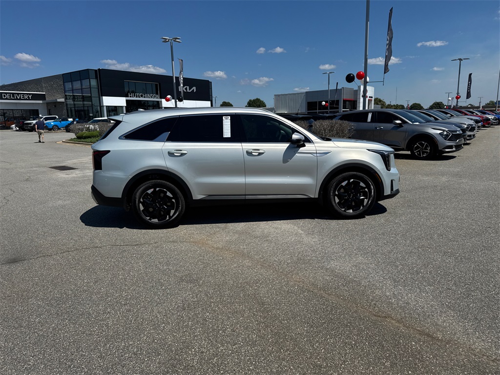 2026 Kia Sorento S photo 2