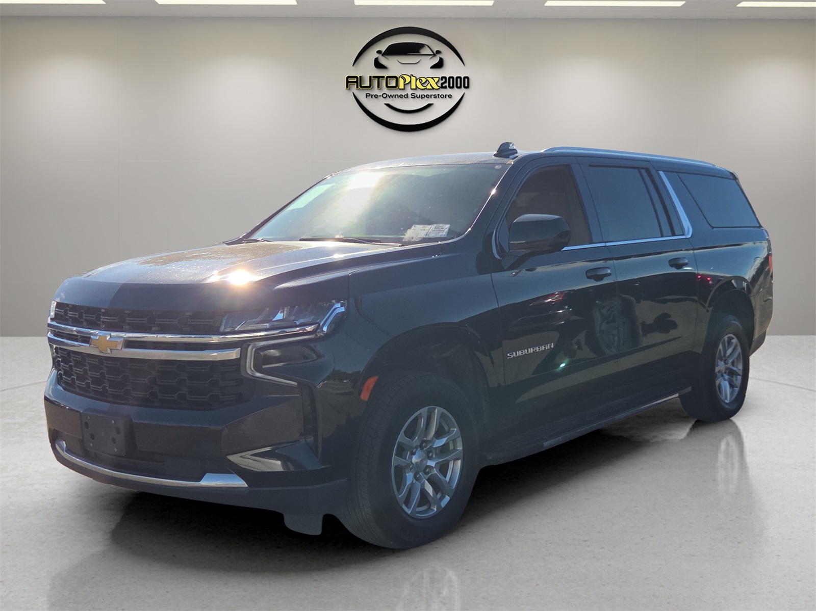 2021 Chevrolet Suburban LS photo 2