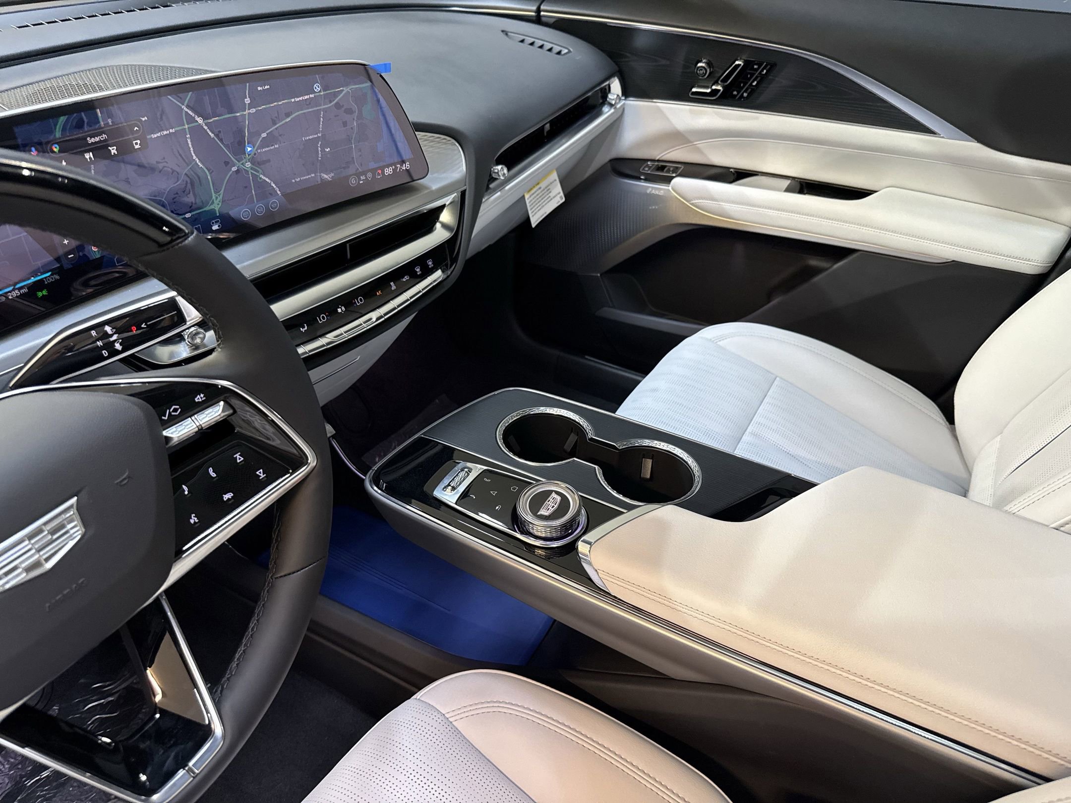 2025 Cadillac Lyriq Sport photo 33
