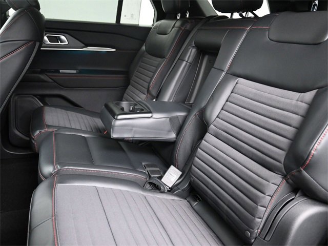 2025 Ford Explorer ST-Line photo 21