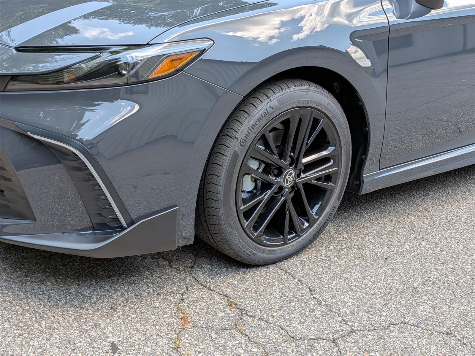 2025 Toyota Camry SE photo 9