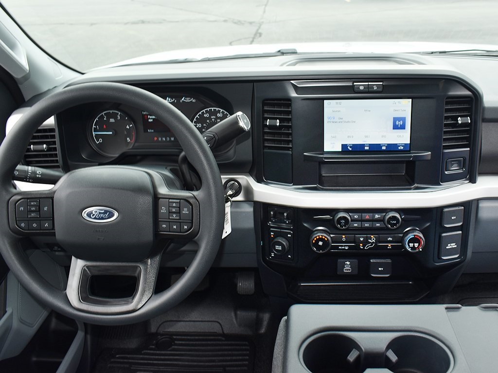 2025 Ford F-350 XLT photo 3
