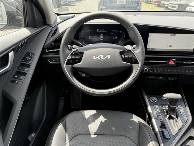 2025 Kia Niro SX photo 2