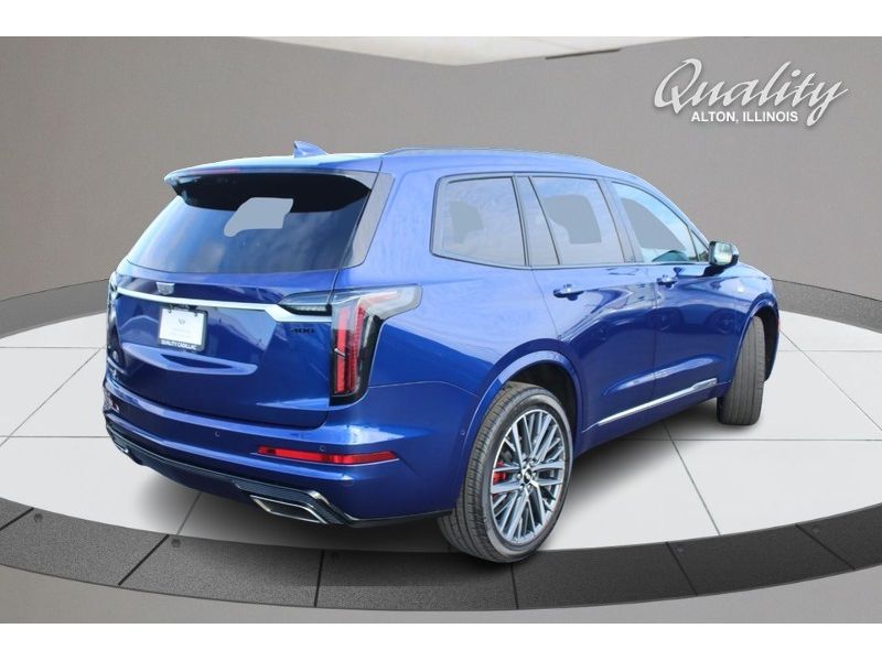 2023 Cadillac XT6 Sport photo 3