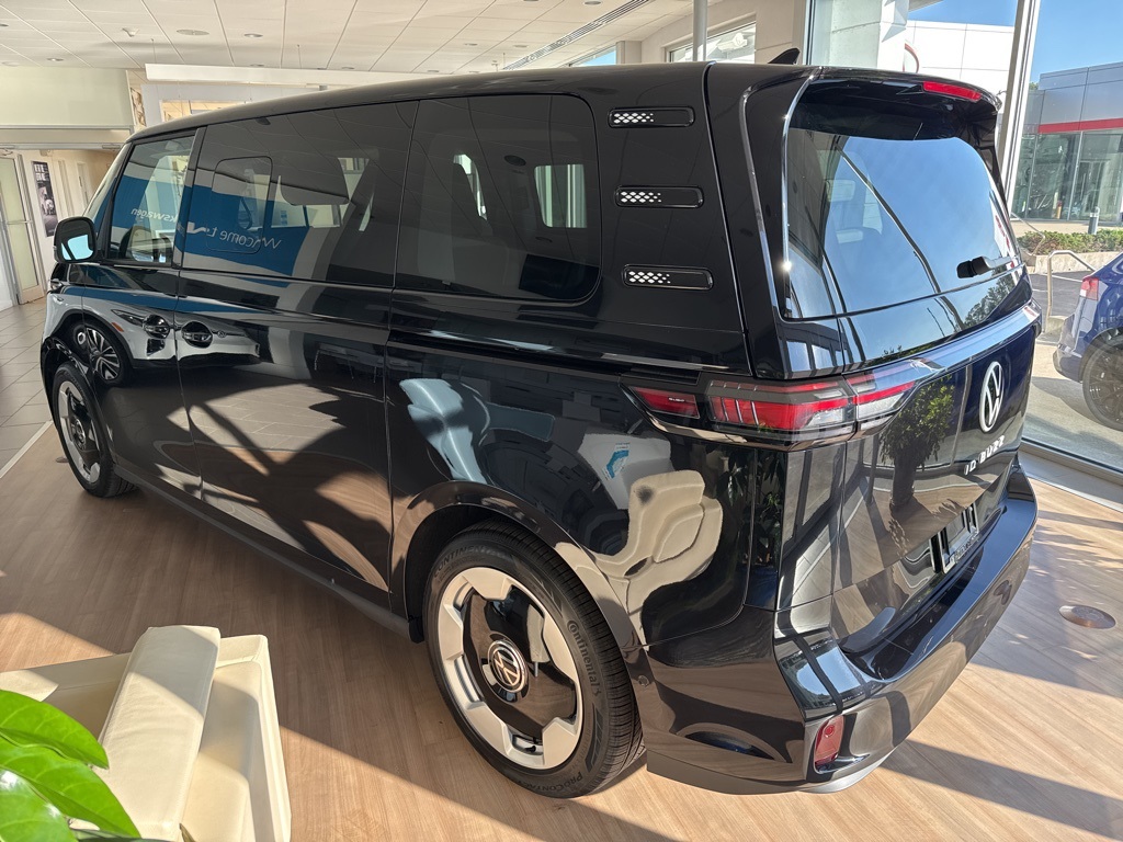 2025 Volkswagen ID. Buzz Pro Plus photo 2