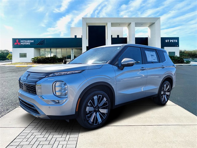 2025 Mitsubishi Outlander SE's photo