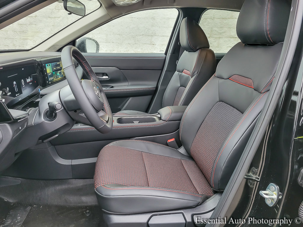 2025 Nissan Kicks SR photo 8