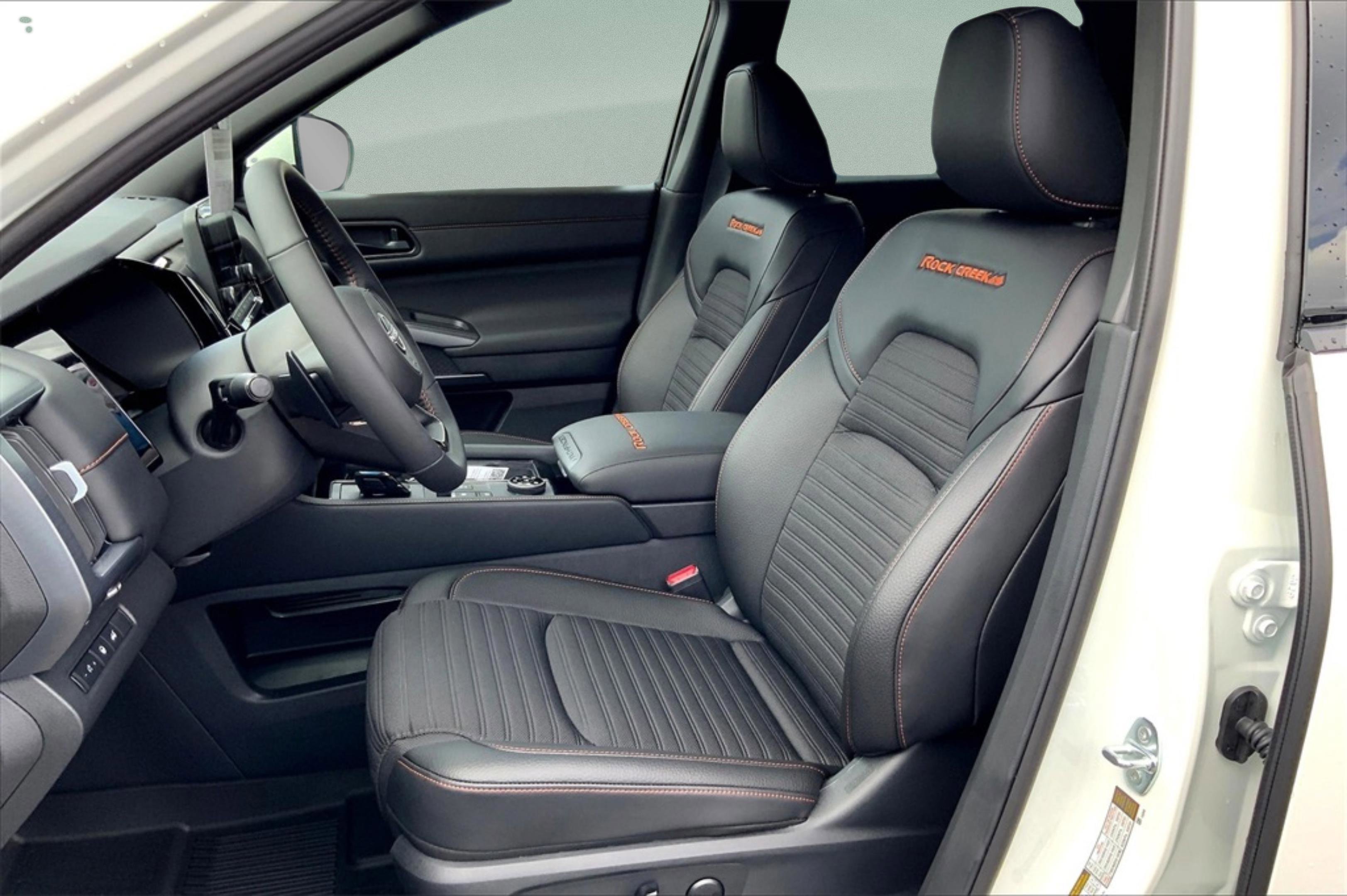 2025 Nissan Pathfinder Rock Creek photo 2