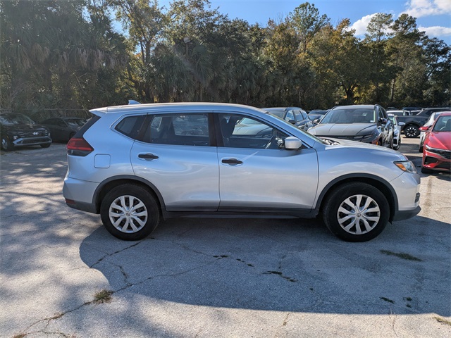 2017 Nissan Rogue S photo 2