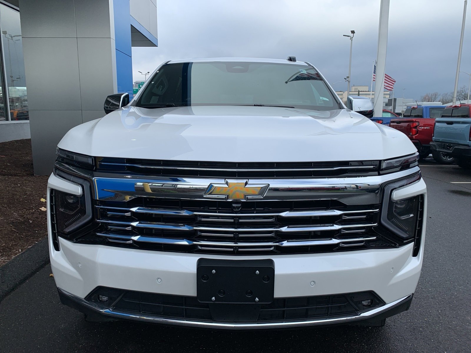 2025 Chevrolet Suburban Premier photo 2