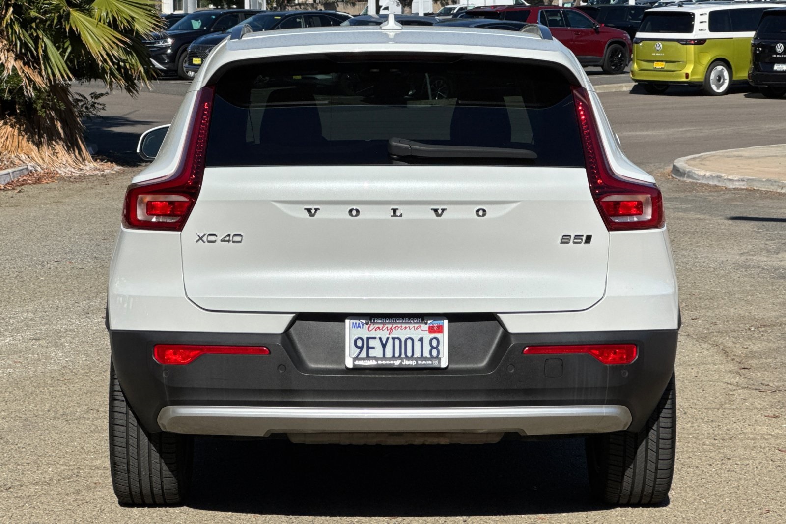 2023 Volvo XC40 Plus photo 3