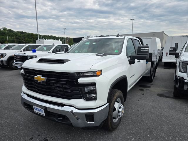 2025 Chevrolet Silverado 3500HD Work Truck photo 2