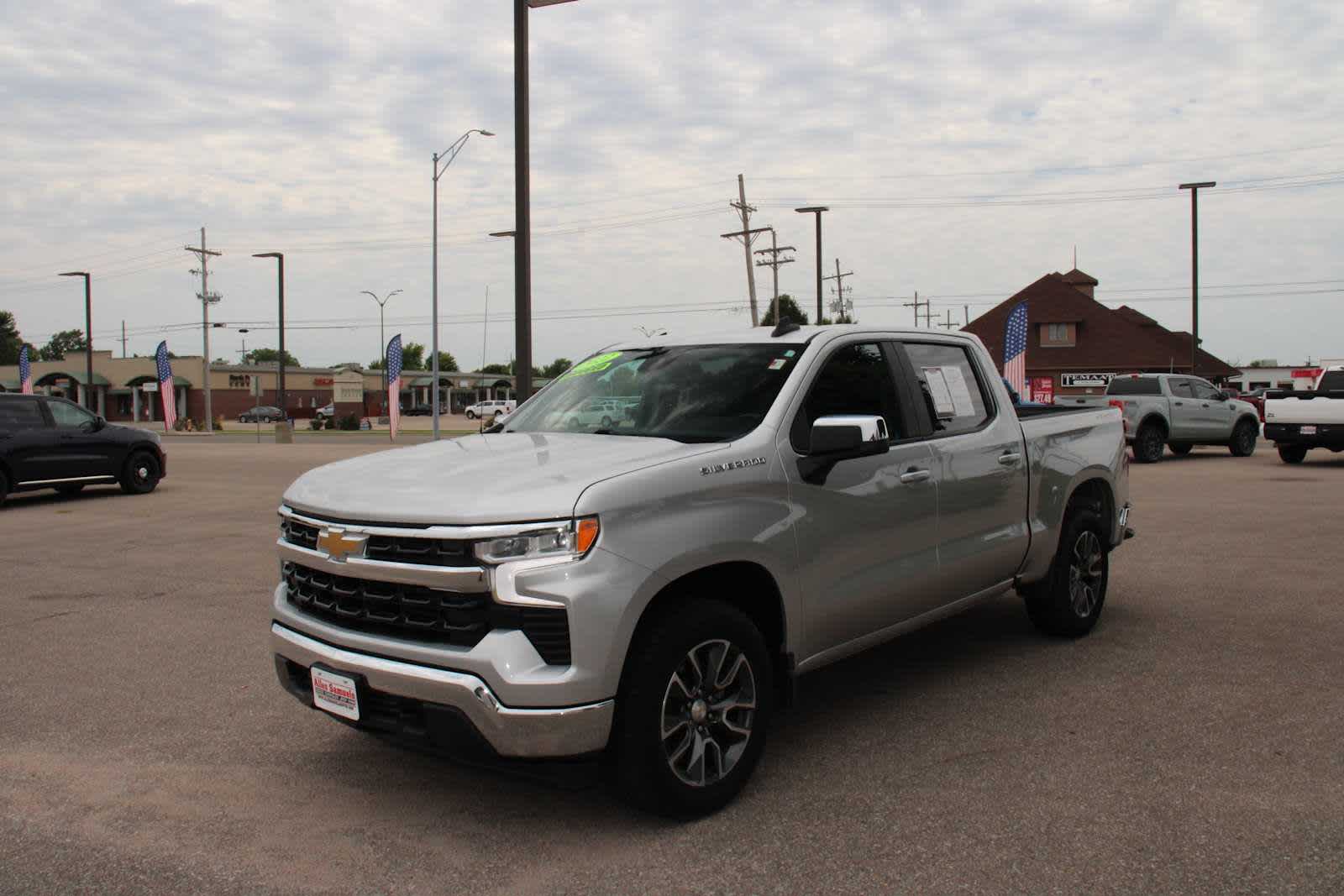2022 Chevrolet Silverado 1500 LT photo 5