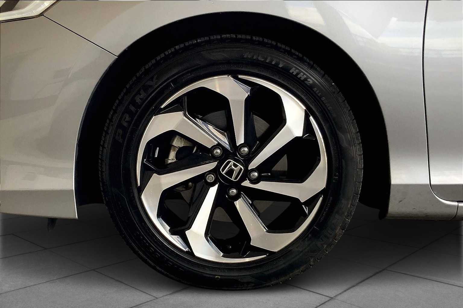 2016 Honda Accord EX-L photo 9