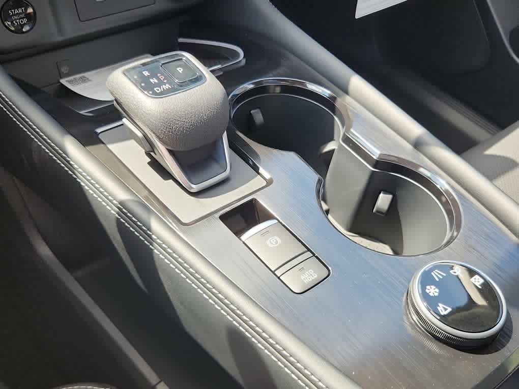 2026 Nissan Rogue Platinum photo 5