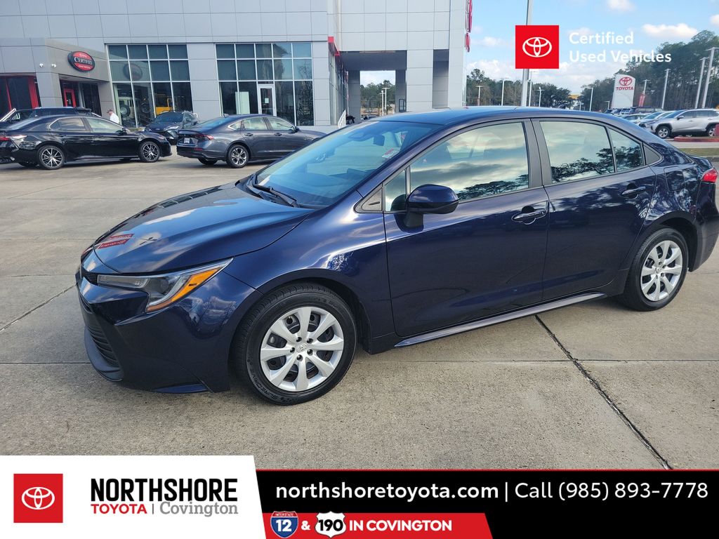 2024 Toyota Corolla LE's photo