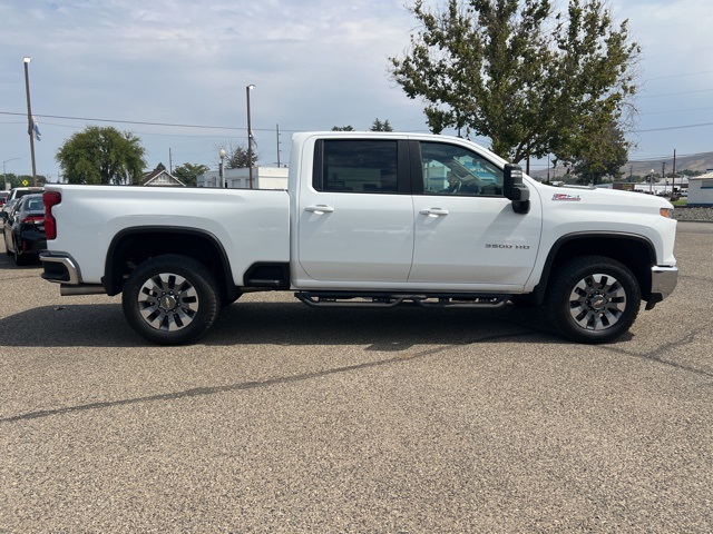 2024 Chevrolet Silverado 3500HD LT photo 2