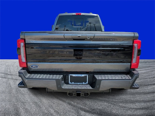 2025 Ford F-350 Platinum photo 4