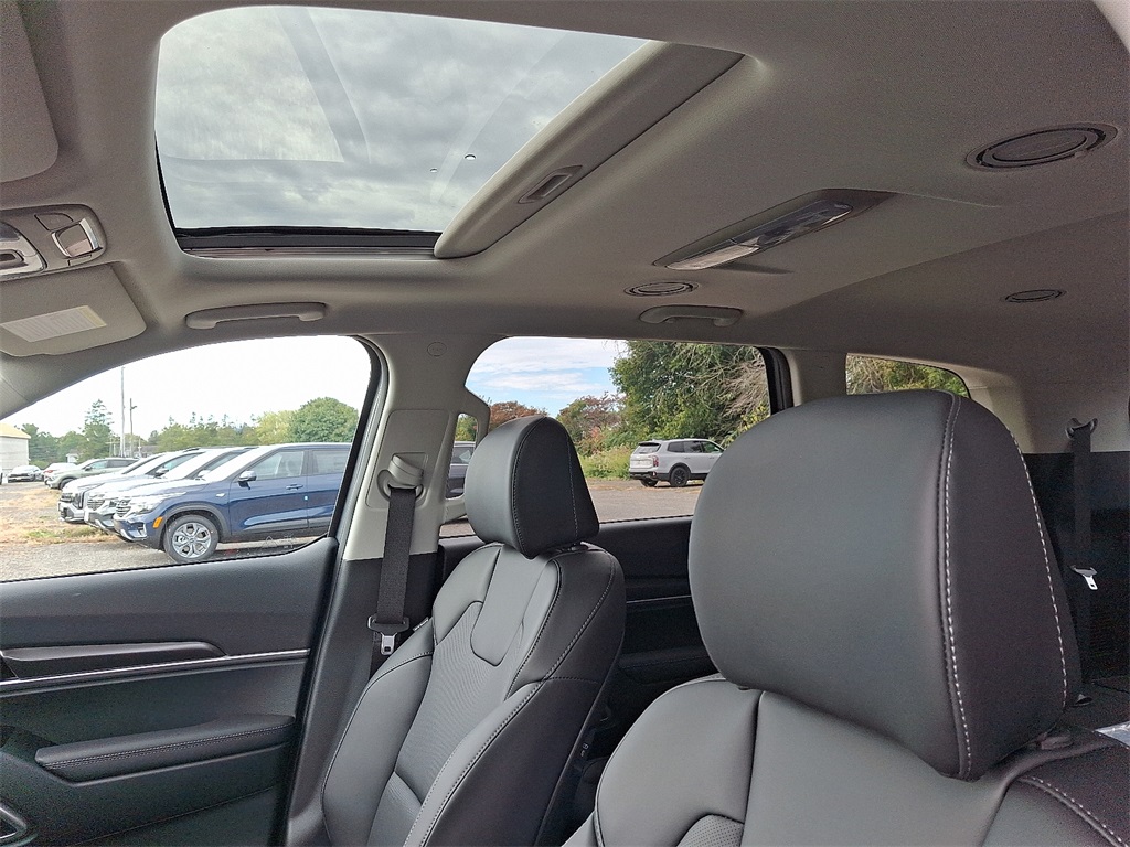 2025 Kia Telluride S photo 4