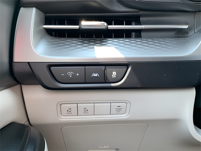2024 Kia Carnival LX photo 31