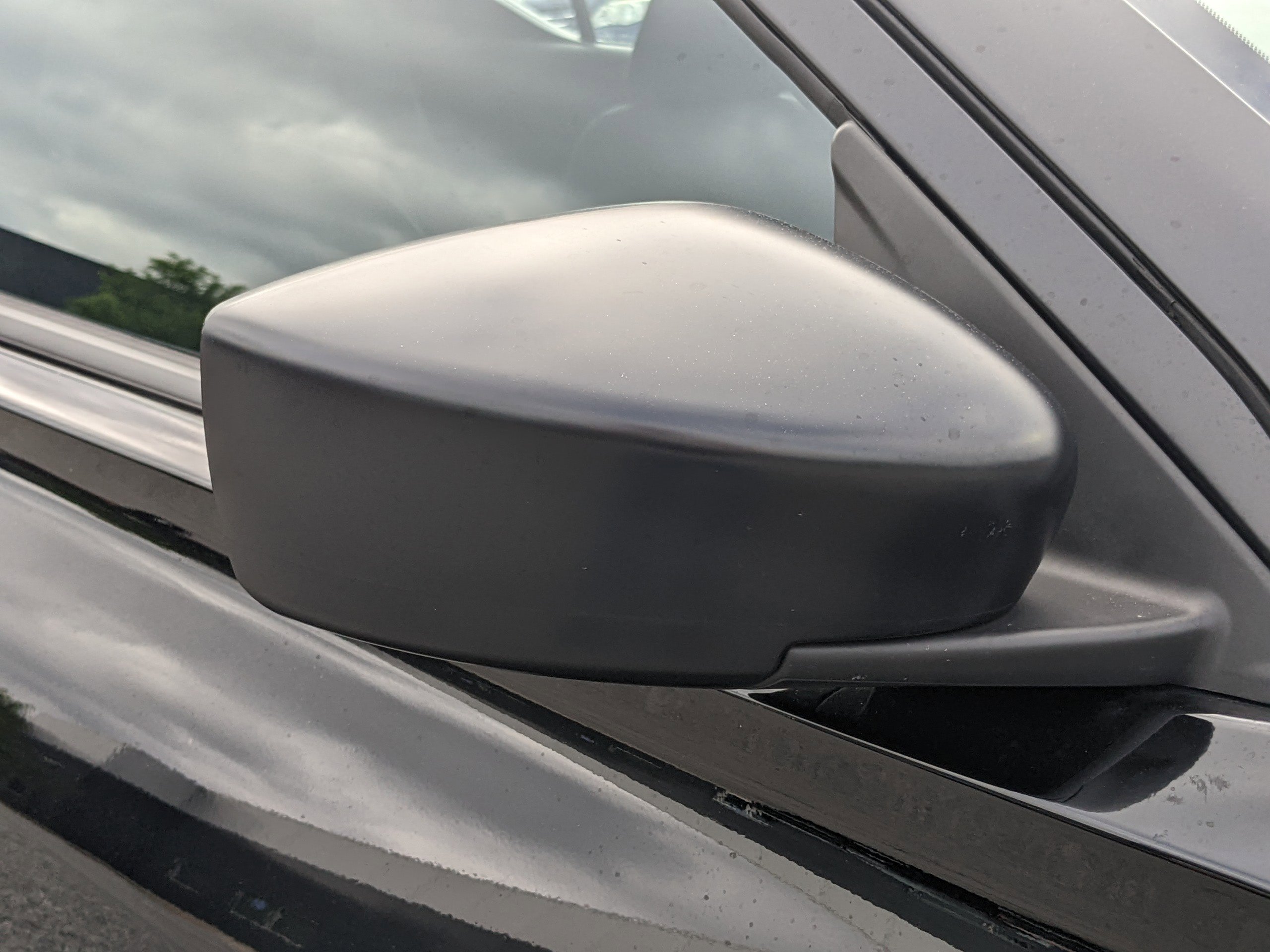 2025 Nissan Kicks Play S photo 2