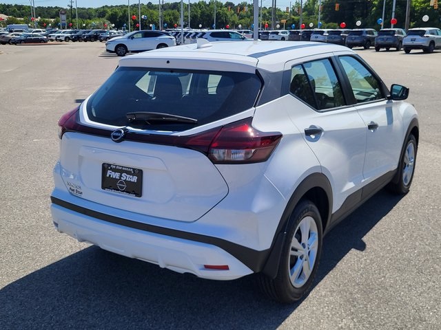 2025 Nissan Kicks Play S photo 2