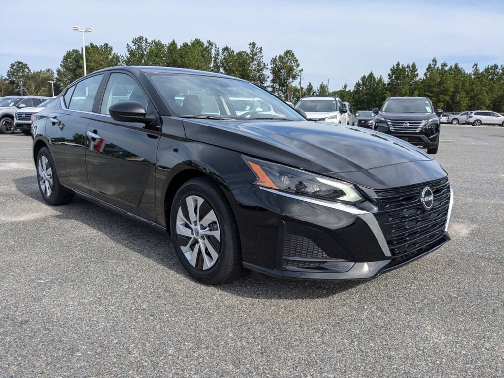 2025 Nissan Altima S photo 2