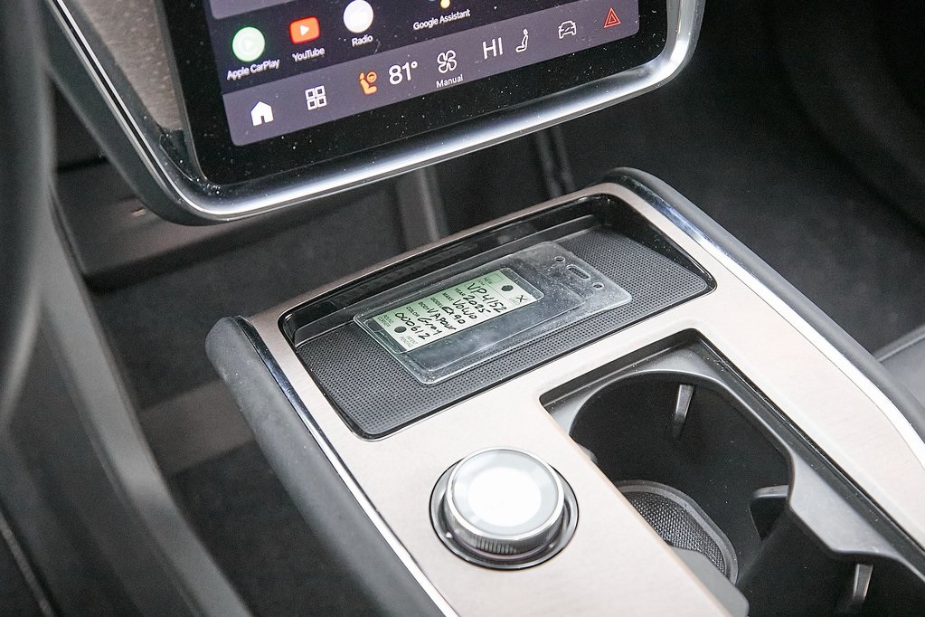 2025 VOLVO EX90 - Image 17