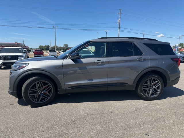 2025 Ford Explorer ST photo 25