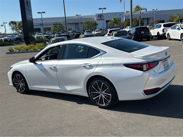 2025 Lexus ES 300h Premium photo 4