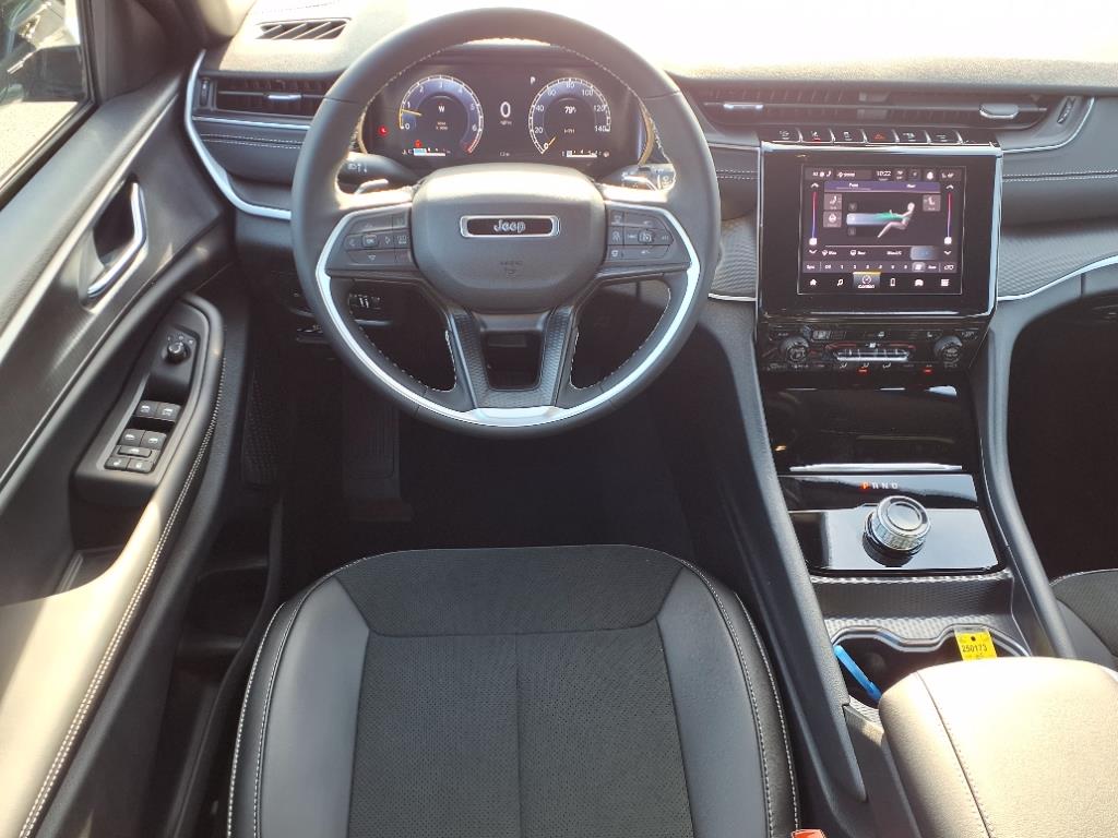 2025 Jeep Grand Cherokee Altitude X photo 4