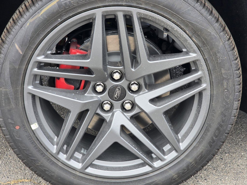 2025 Ford Explorer ST photo 4