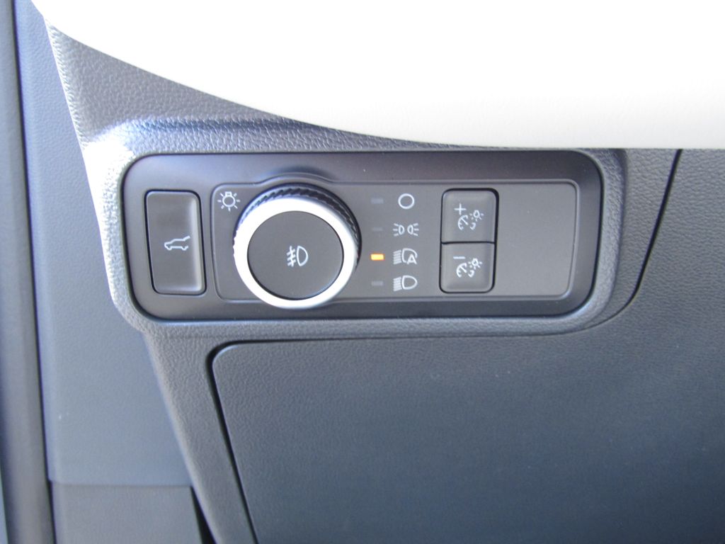 2025 Ford Explorer photo 11