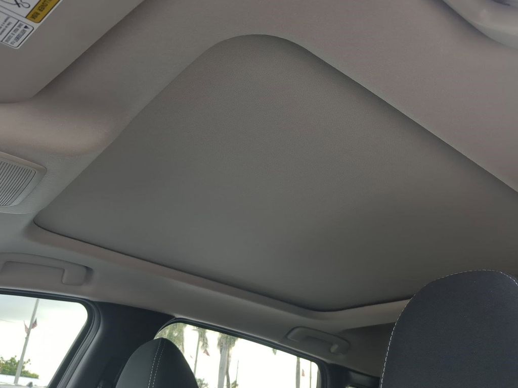 2025 Nissan Kicks SV photo 19