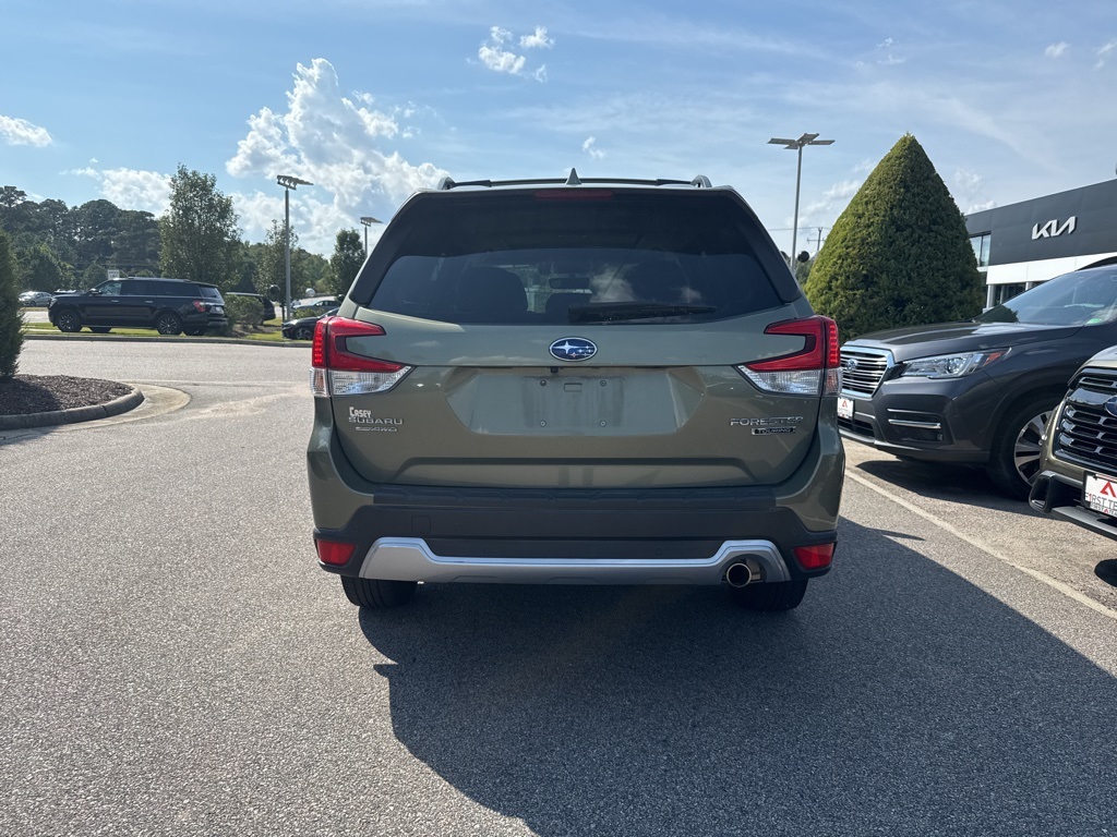 2021 Subaru Forester Touring photo 4