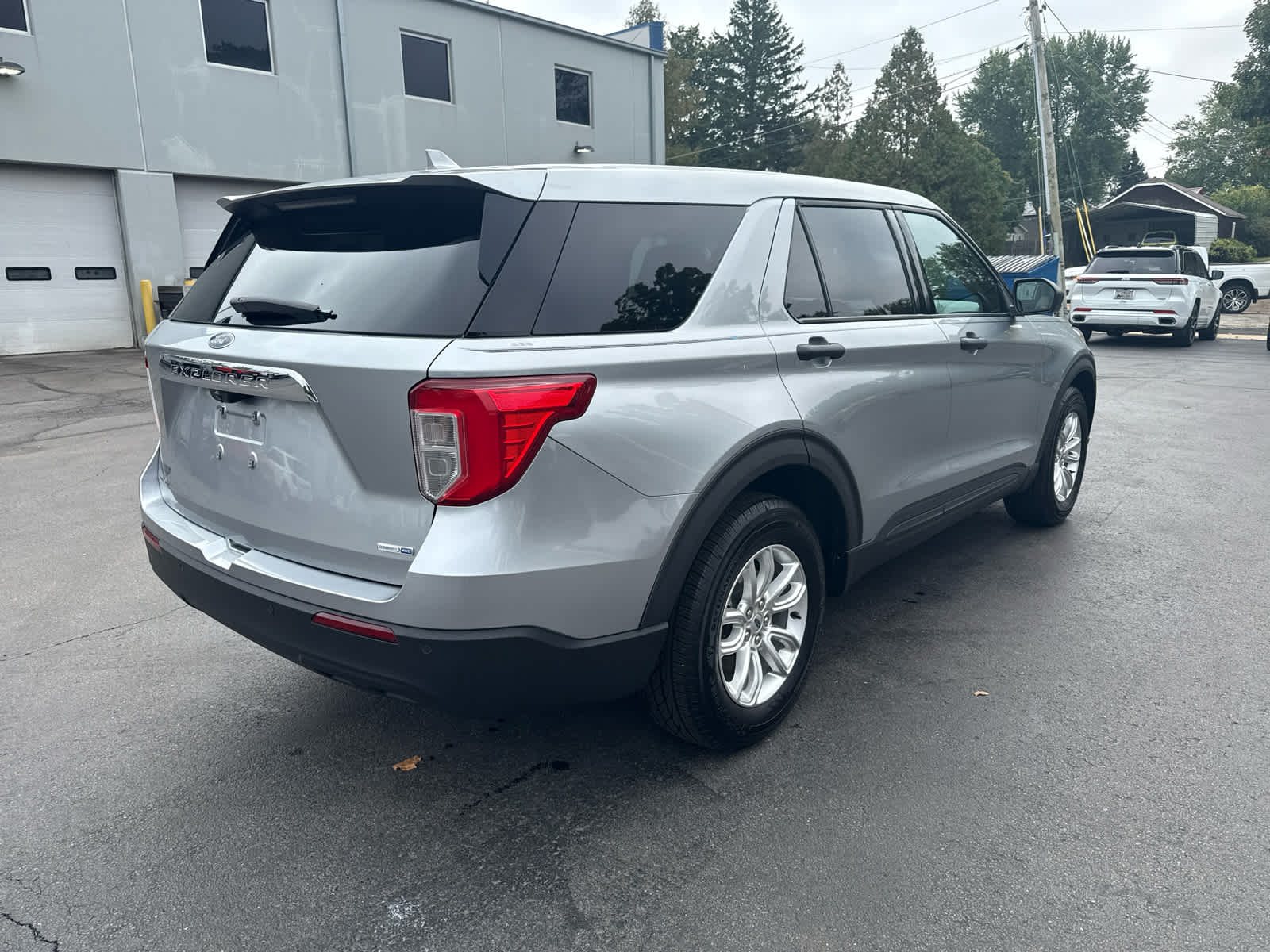 2020 Ford Explorer Base photo 3