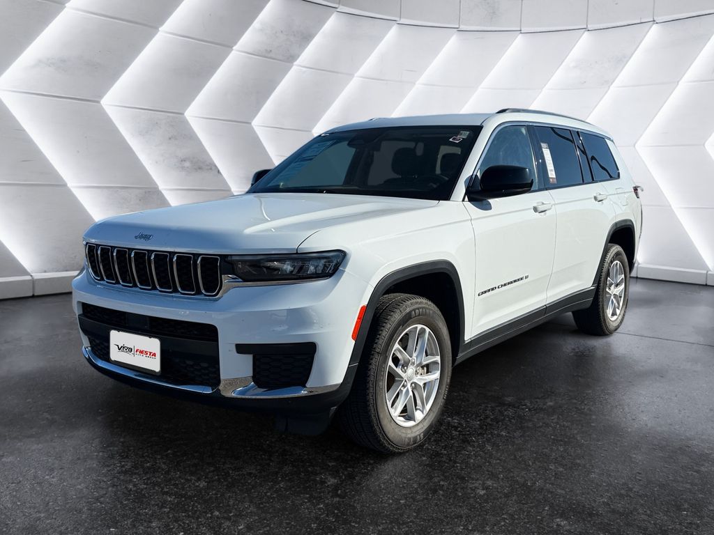 2023 Jeep Grand Cherokee Laredo photo 3