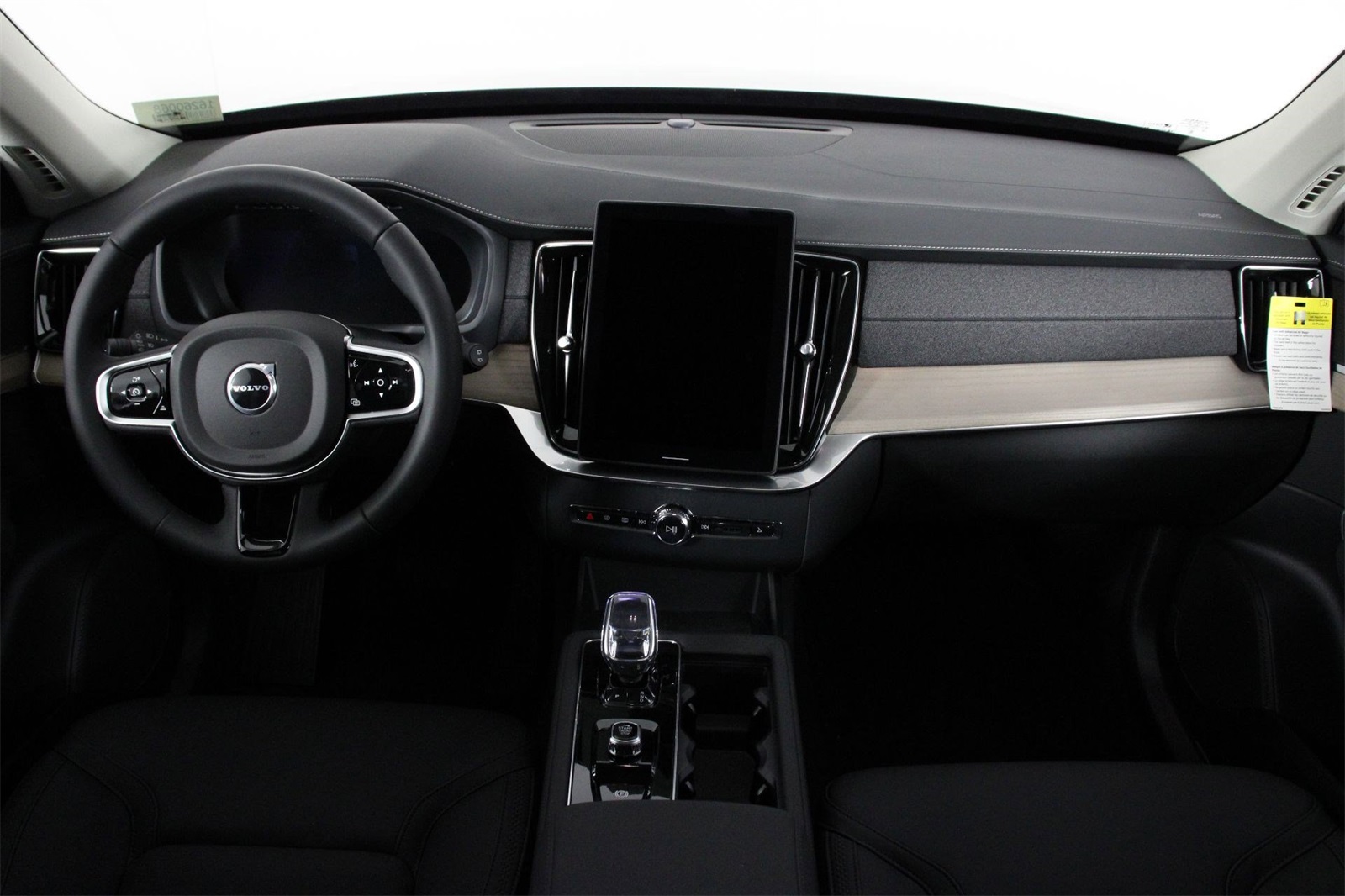 2026 Volvo XC90 B5 Plus photo 5
