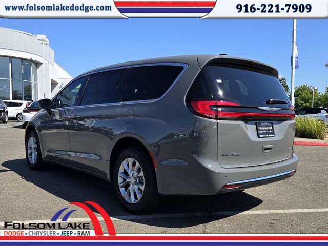 2025 Chrysler Pacifica photo 6