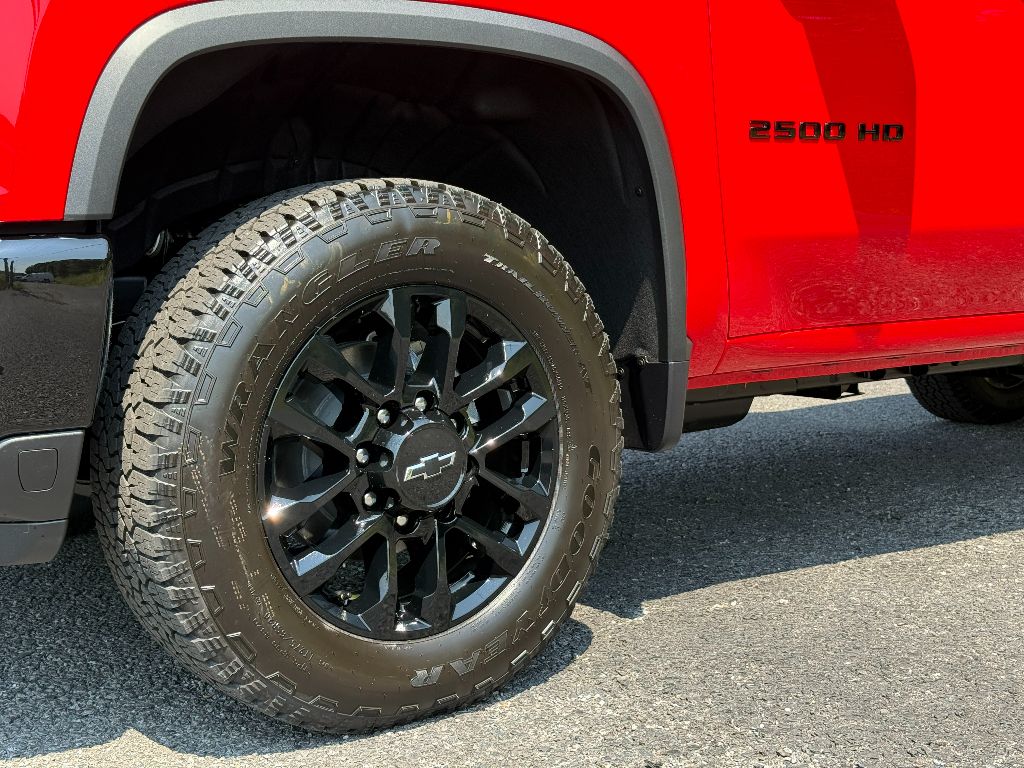2025 Chevrolet Silverado 2500HD Custom photo 14
